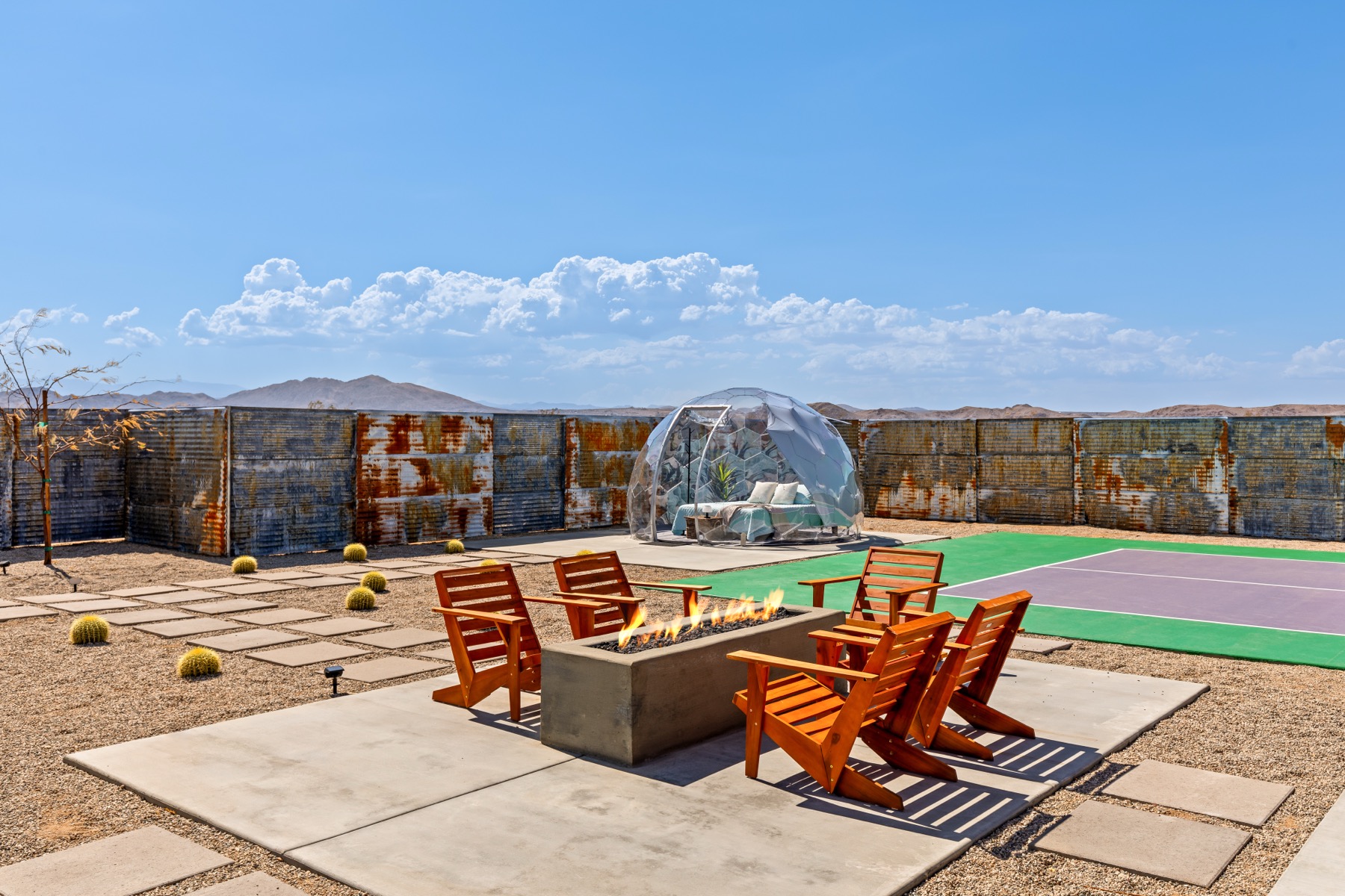 Outdoor fire pit